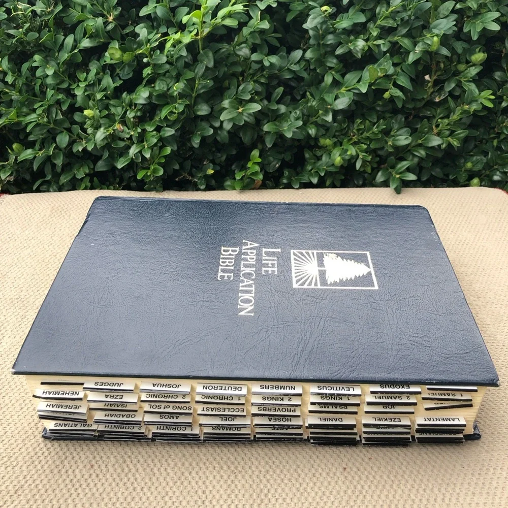 Life Application Bible Black with Green Logo  by Tyndale 1993